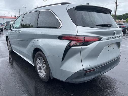 2022 Toyota Sienna XLE