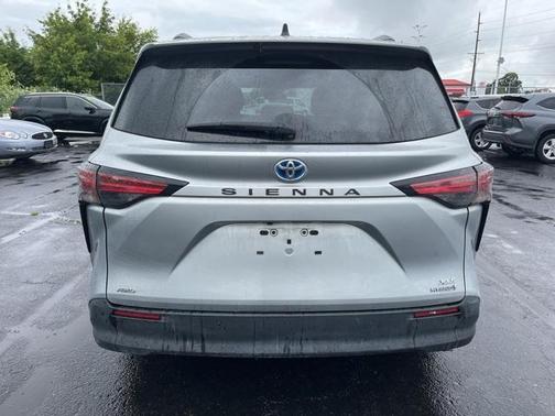 2022 Toyota Sienna XLE