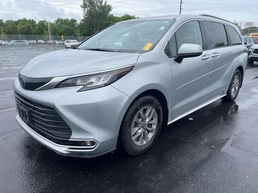 2022 Toyota Sienna XLE