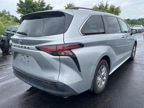 2022 Toyota Sienna XLE