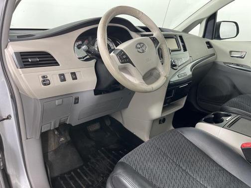 2013 Toyota Sienna SE