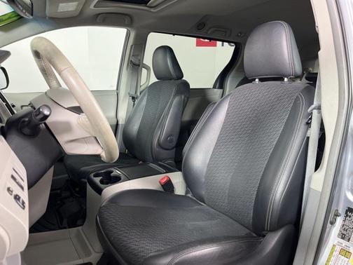 2013 Toyota Sienna SE