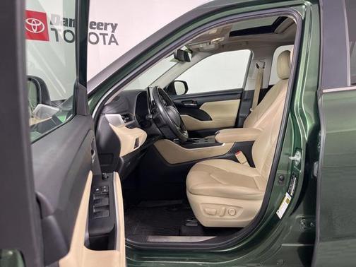 2023 Toyota Highlander Hybrid XLE