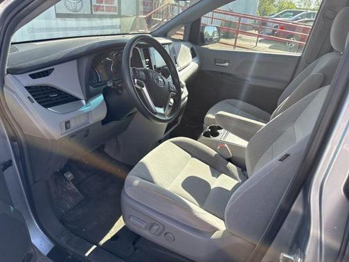 Silver Sky Metallic 2017 Toyota Sienna LE