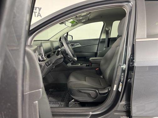 Gravity Gray 2024 Kia Sportage LX