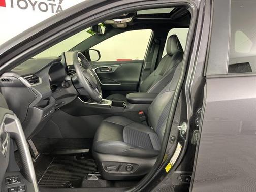 2023 Toyota RAV4 Hybrid SE