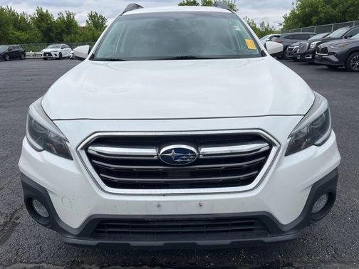 Crystal White Pearl 2018 Subaru Outback 2.5i Premium