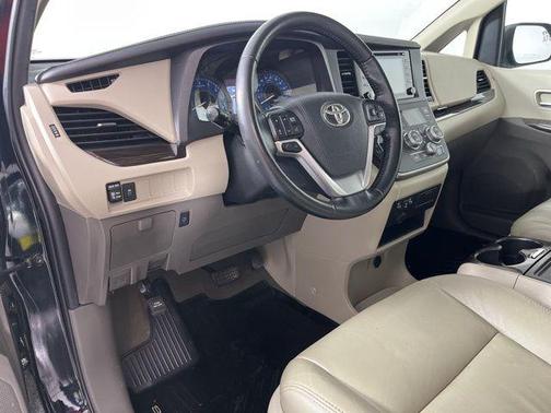 2020 Toyota Sienna XLE