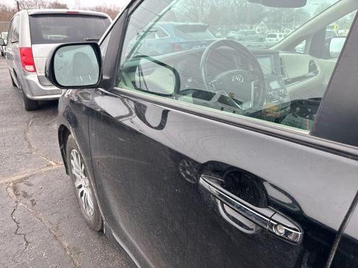 2020 Toyota Sienna XLE