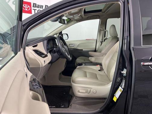 2020 Toyota Sienna XLE