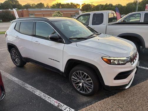 Bright White Clearcoat 2024 Jeep Compass Limited
