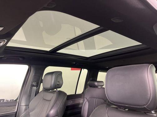 Diamond Black Crystal Pearlcoat 2022 Jeep Wagoneer Series II 4x4
