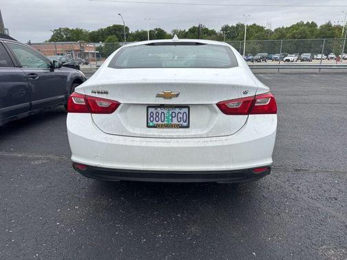 Summit White 2023 Chevrolet Malibu FWD 1LT