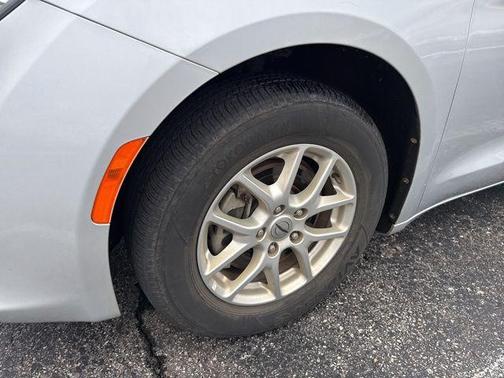 2022 Chrysler Voyager LX