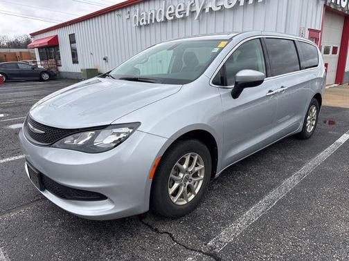 2022 Chrysler Voyager LX