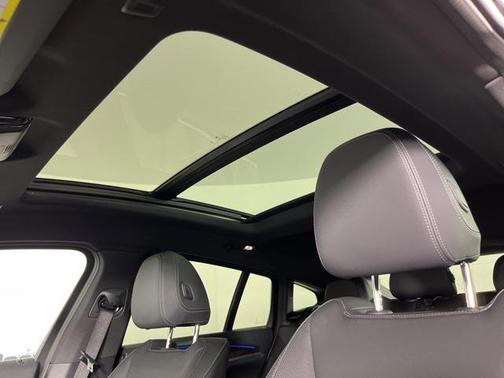 2025 BMW X4 xDrive30i