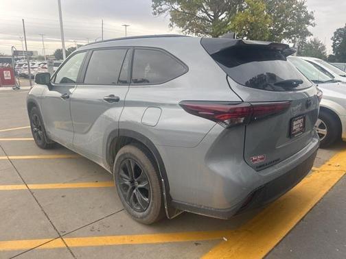 2024 Toyota Highlander Hybrid XLE