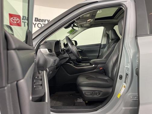 2024 Toyota Highlander Hybrid XLE