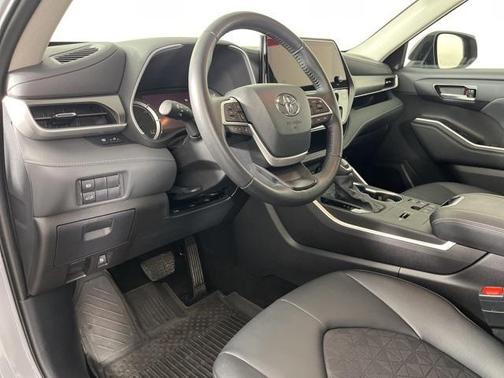 2024 Toyota Highlander Hybrid XLE