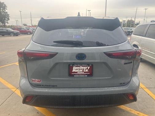 2024 Toyota Highlander Hybrid XLE