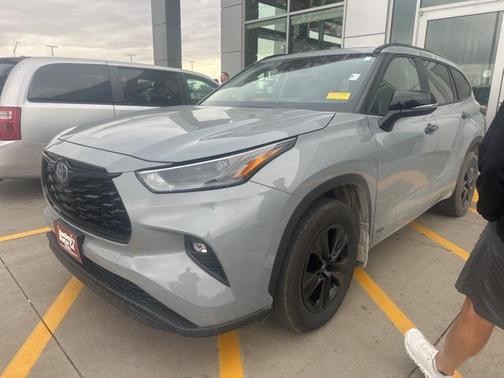 2024 Toyota Highlander Hybrid XLE