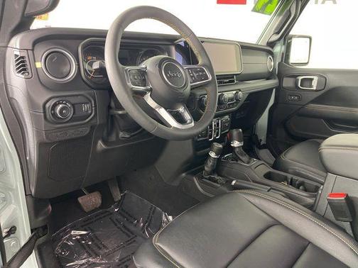 2024 Jeep Wrangler 4-Door Sahara 4x4