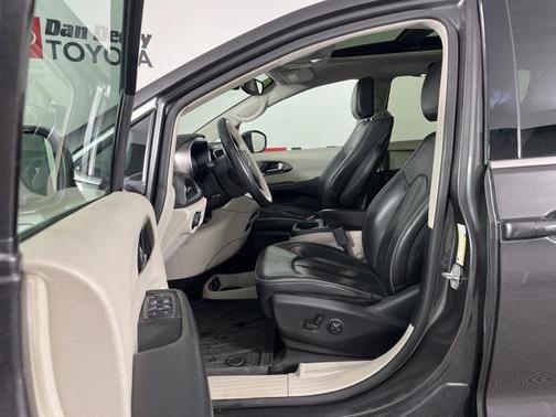 2018 Chrysler Pacifica Hybrid Limited