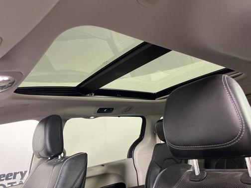 2018 Chrysler Pacifica Hybrid Limited