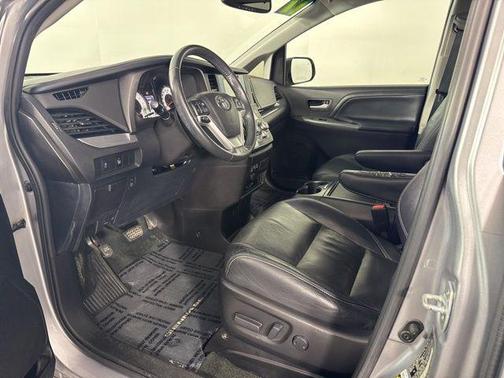 2017 Toyota Sienna SE Premium
