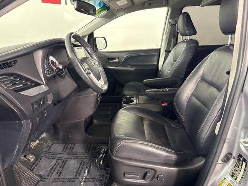 2017 Toyota Sienna SE Premium