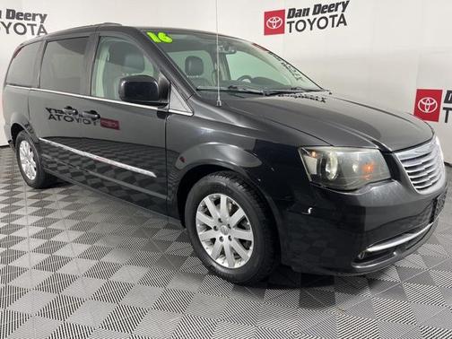 2016 Chrysler Town & Country Touring