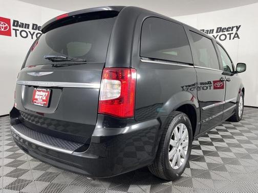 2016 Chrysler Town & Country Touring