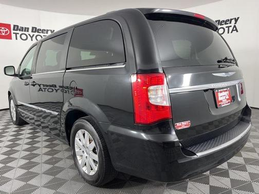 2016 Chrysler Town & Country Touring
