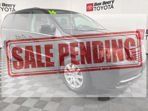 2016 Chrysler Town & Country Touring