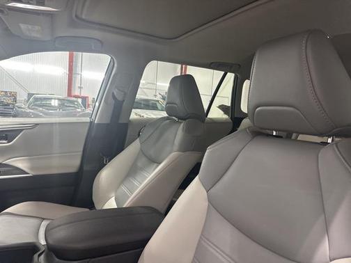 2022 Toyota RAV4 Hybrid XLE Premium