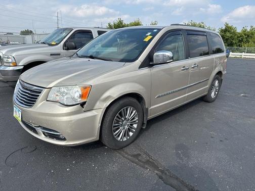 2014 Chrysler Town & Country Touring-L