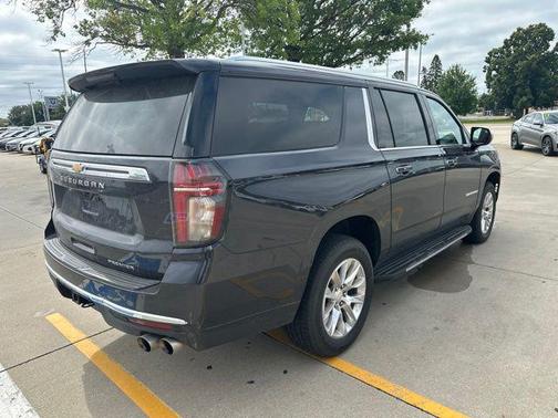 Dark Ash Metallic 2023 Chevrolet Suburban Premier