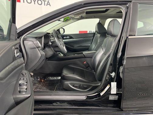 Super Black 2023 Nissan Maxima SL