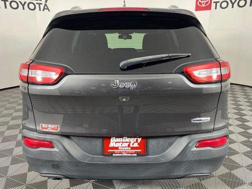 Granite Crystal Metallic Clearcoat 2016 Jeep Cherokee Latitude