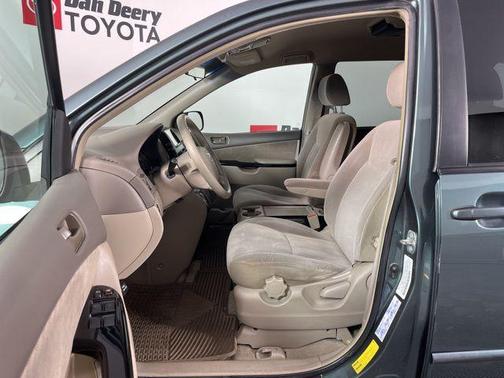 2004 Toyota Sienna LE