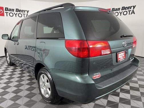 2004 Toyota Sienna LE
