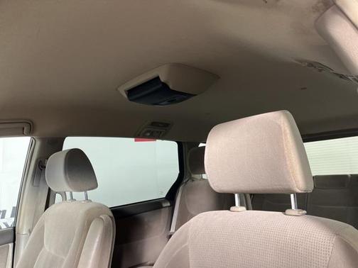 2004 Toyota Sienna LE