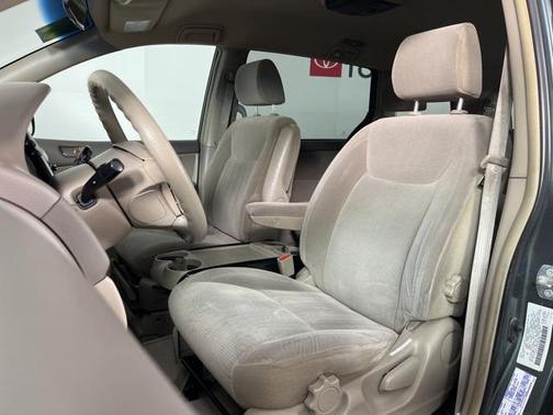 2004 Toyota Sienna LE