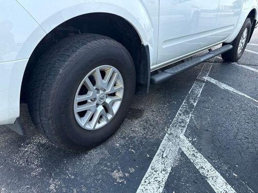 Glacier White 2019 Nissan Frontier SV