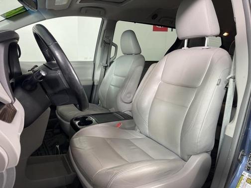 2016 Toyota Sienna XLE