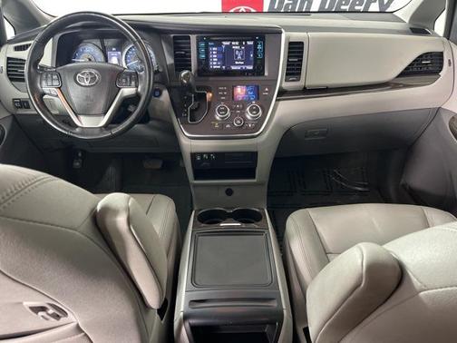 2016 Toyota Sienna XLE