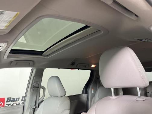 2016 Toyota Sienna XLE