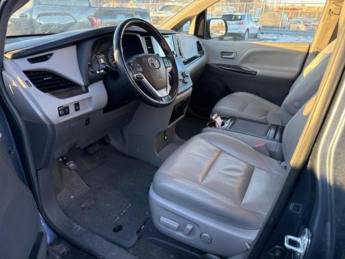 2016 Toyota Sienna XLE
