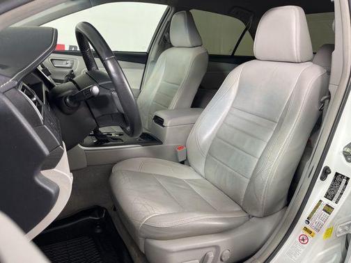 2017 Toyota Camry Hybrid XLE