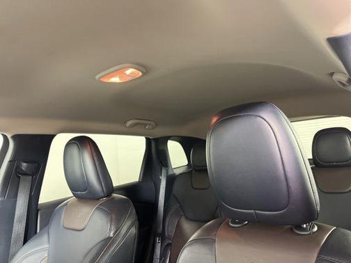 Bright White Clearcoat 2017 Jeep Cherokee Limited